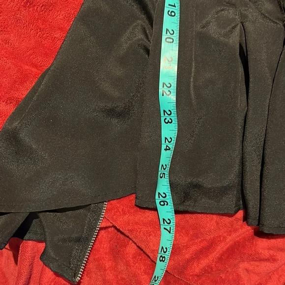 H&M black VNeck peplum sleevesless blouse with zipper back detail  Sz 12 - Picture 7 of 11